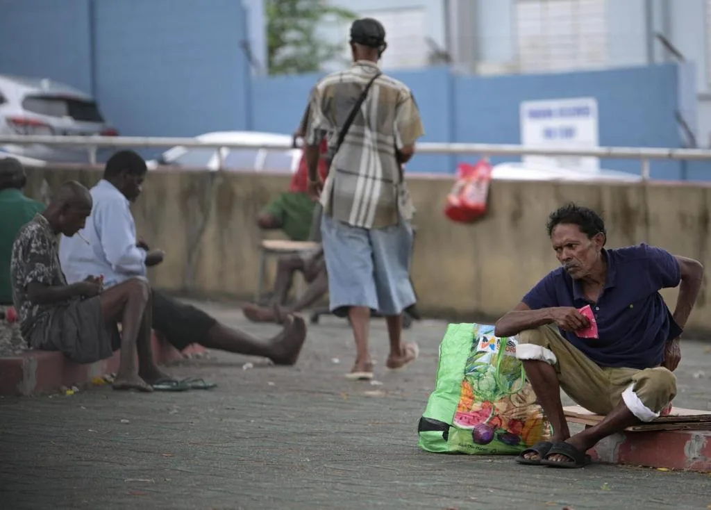 Mayor Urges: Stop Feeding Homeless on Promenade