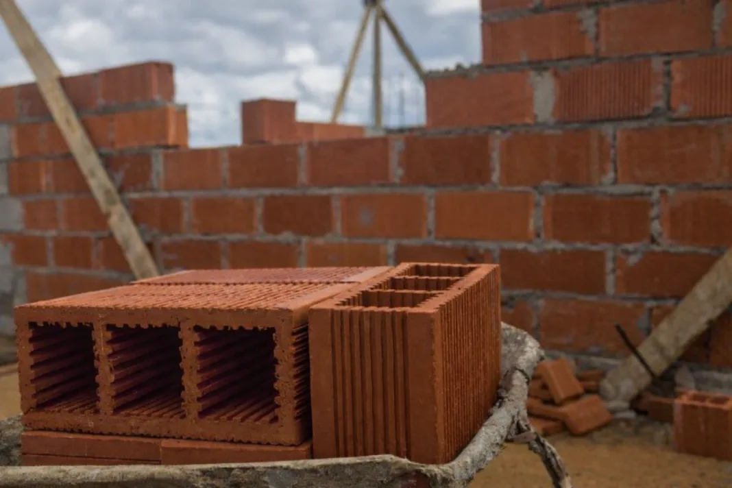 Construction Sector Faces Pressure as Material Costs Rise, Major Supplier Closes