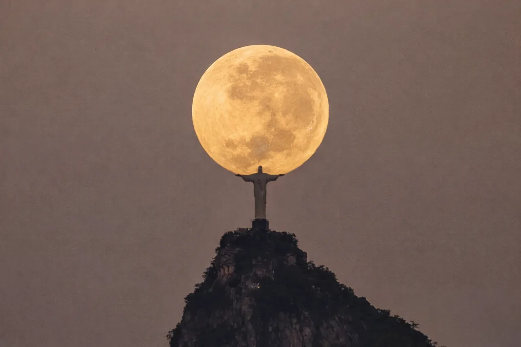 The image was taken by Brazilian photographer Leonardo Sens