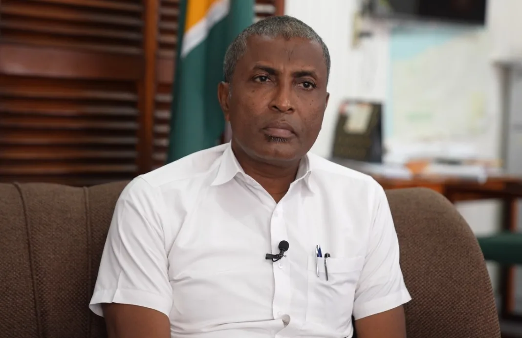 Georgetown Mayor Defends Waste Management Despite Public Concerns