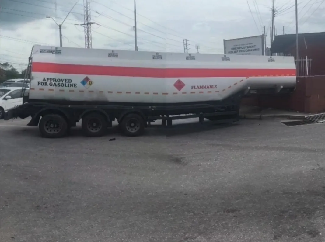 Truck Trailer Detaches, Crashes into Wall Near Sea Lots Flyover