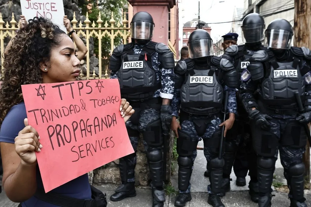 Tension Mounts as Police and Protesters Clash Outside DPP’s Office