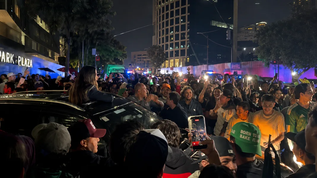 Mexican Fans Disrupt Ecuador’s Sleep Ahead of Knockout Match
