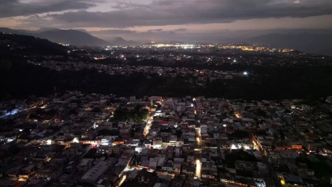 Ecuador sin luz: Ministro confirma que no hay fecha para el fin de apagones y culpa a la falta de lluvias