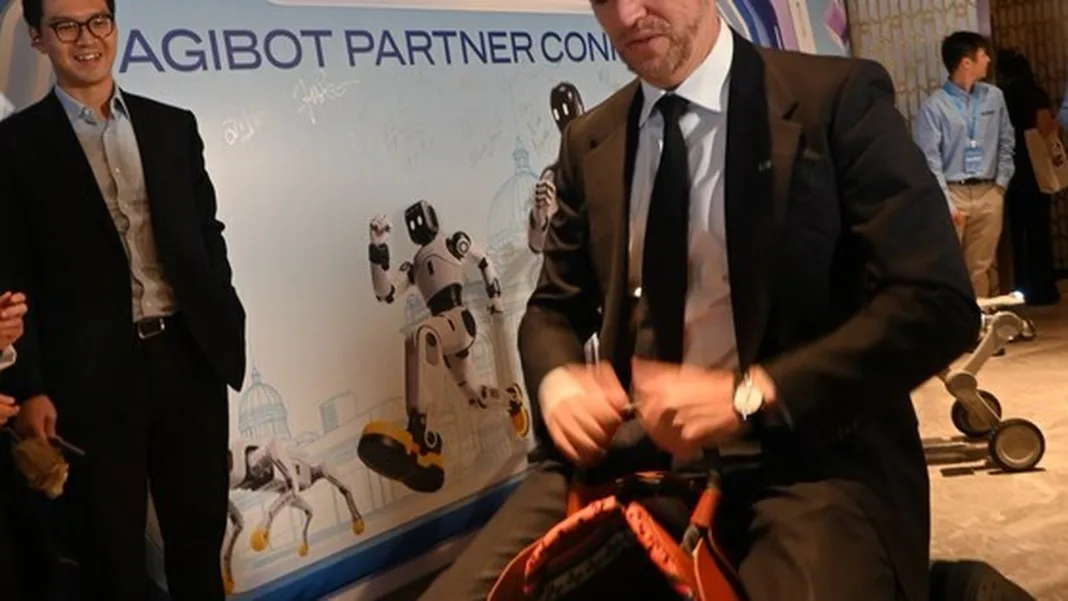 Melbourne Lord Mayor Interacts with Robot as Chinese AI Company AGIBOT Expands to Australia