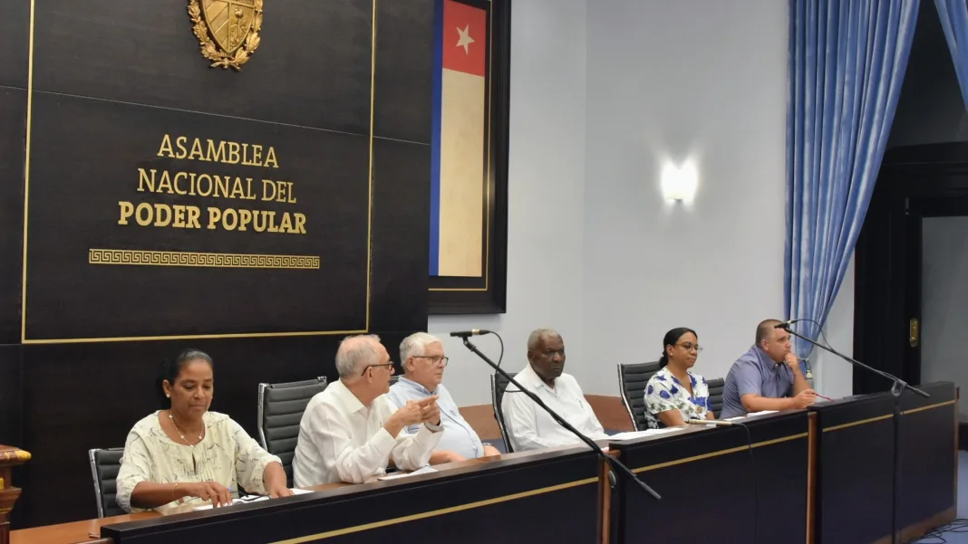 Cuban lawmakers examine major labor and state administration reforms