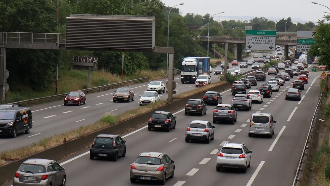 Vacance road chaos: Over 700 km of traffic jams in southern and western France