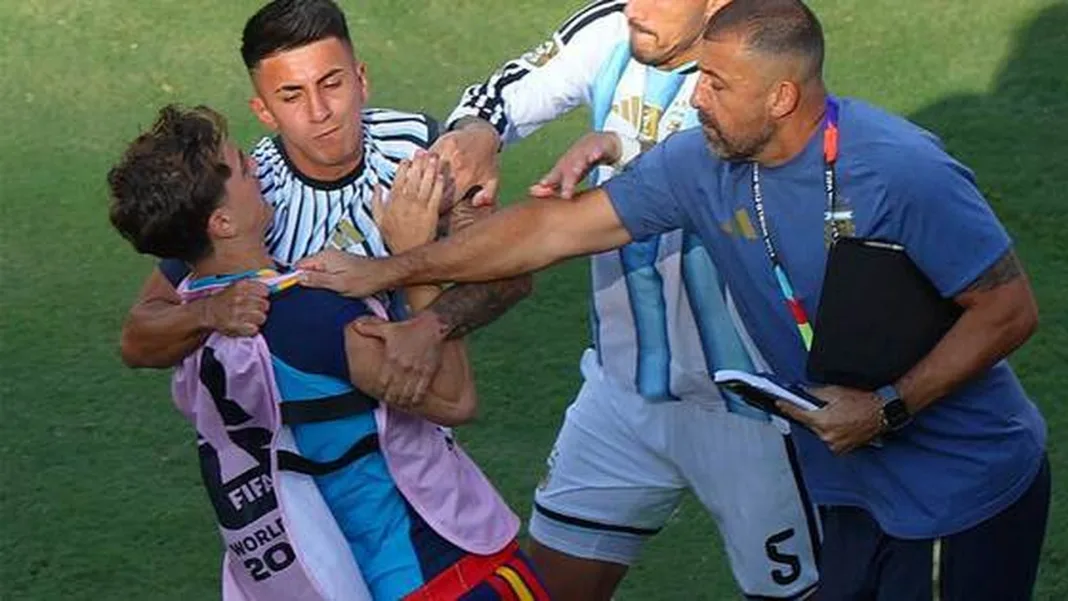 Argentina’s Paredes Grabs Spain’s Garcia by Throat in Post-Final Confrontation