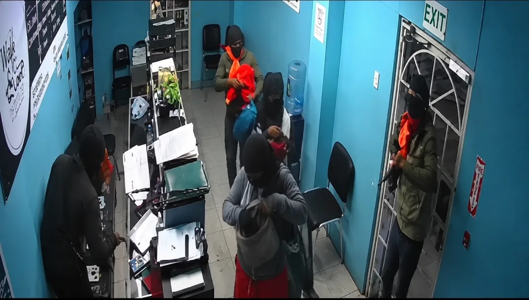 Fake Patient Pulls Off Shock Robbery at Medical Centre in San Juan