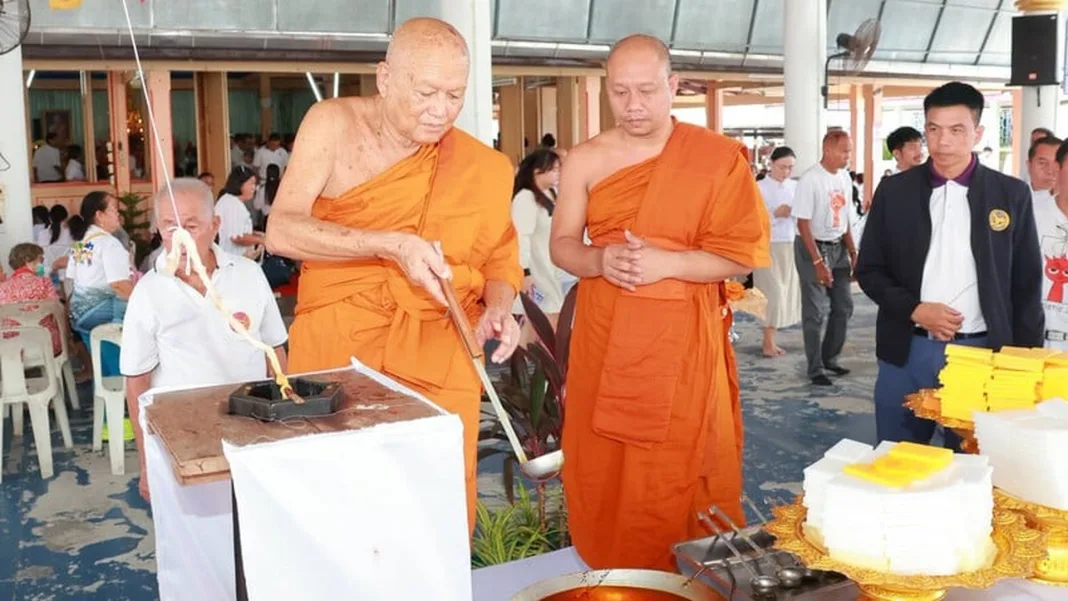 Phuket Town holds Khao Pansa candle casting ceremony at Wat Khajorn Rangsan