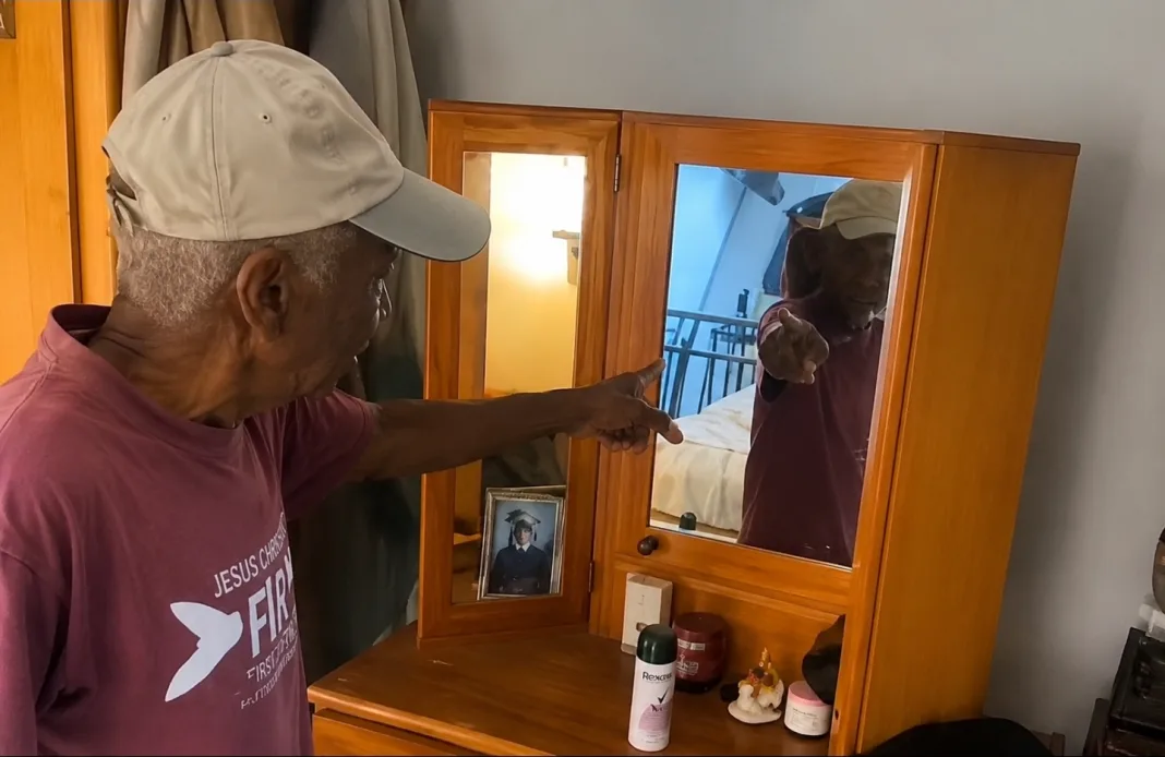 T&T man calls police on himself after mistaking reflection for intruder