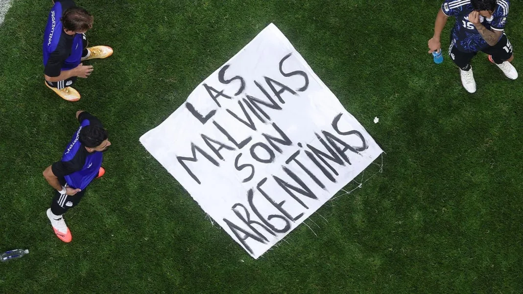 Bandera de Malvinas en el Mundial desata campaña antiargentina desde Europa