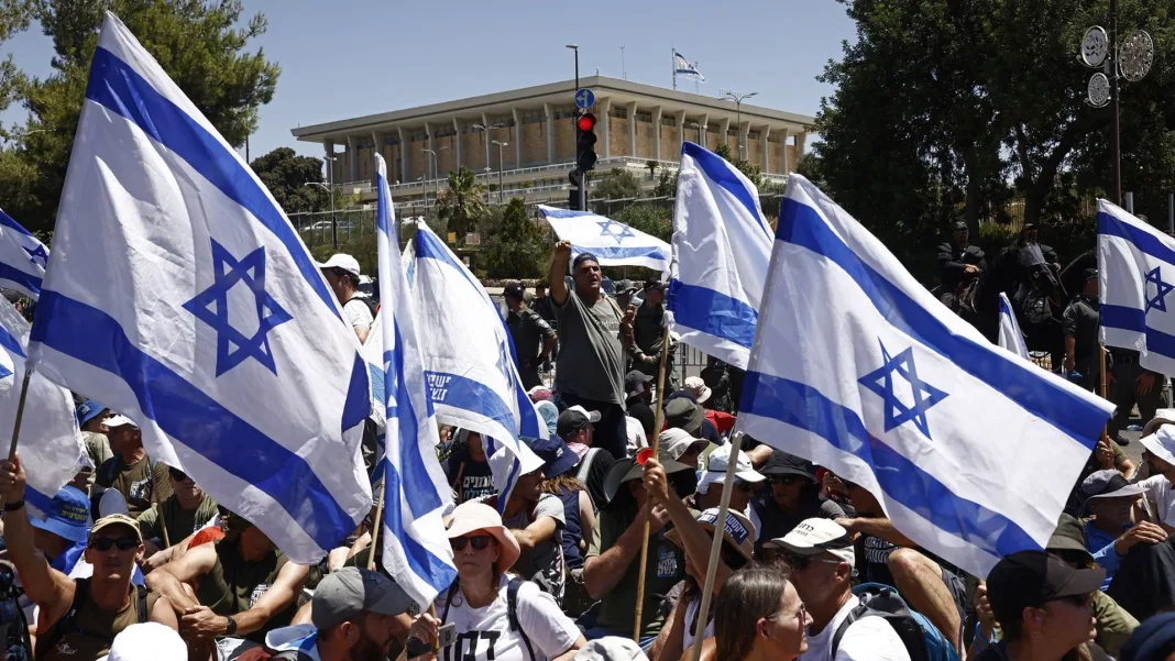 Israeli opposition warns of dictatorship as Knesset pushes controversial law wave