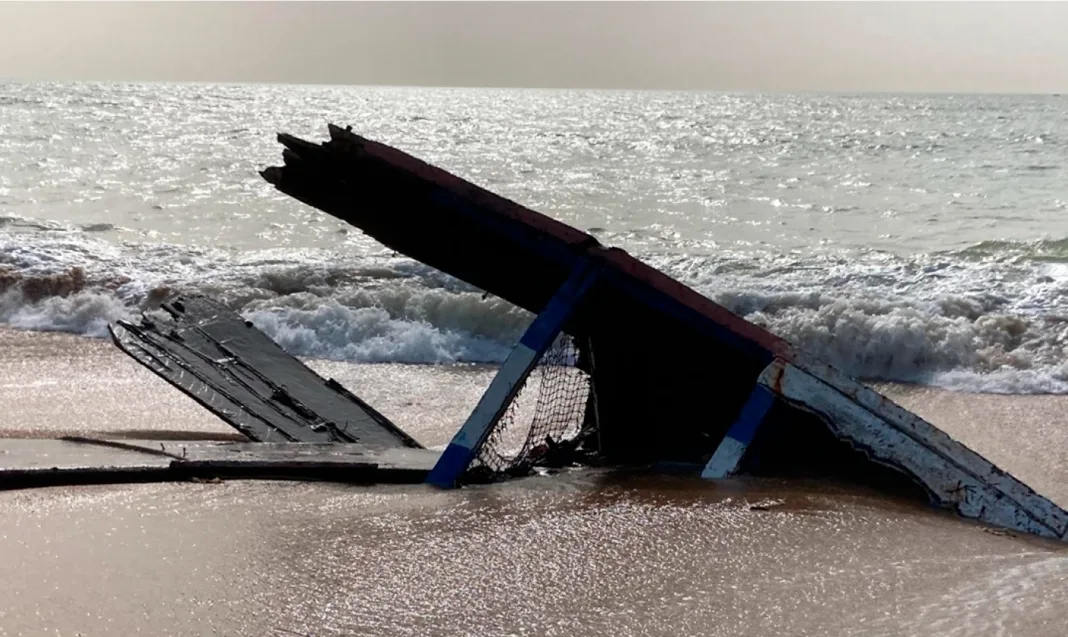 Venezuelan migrant and child dead after pirogue overturns off Los Iros Beach; two missing