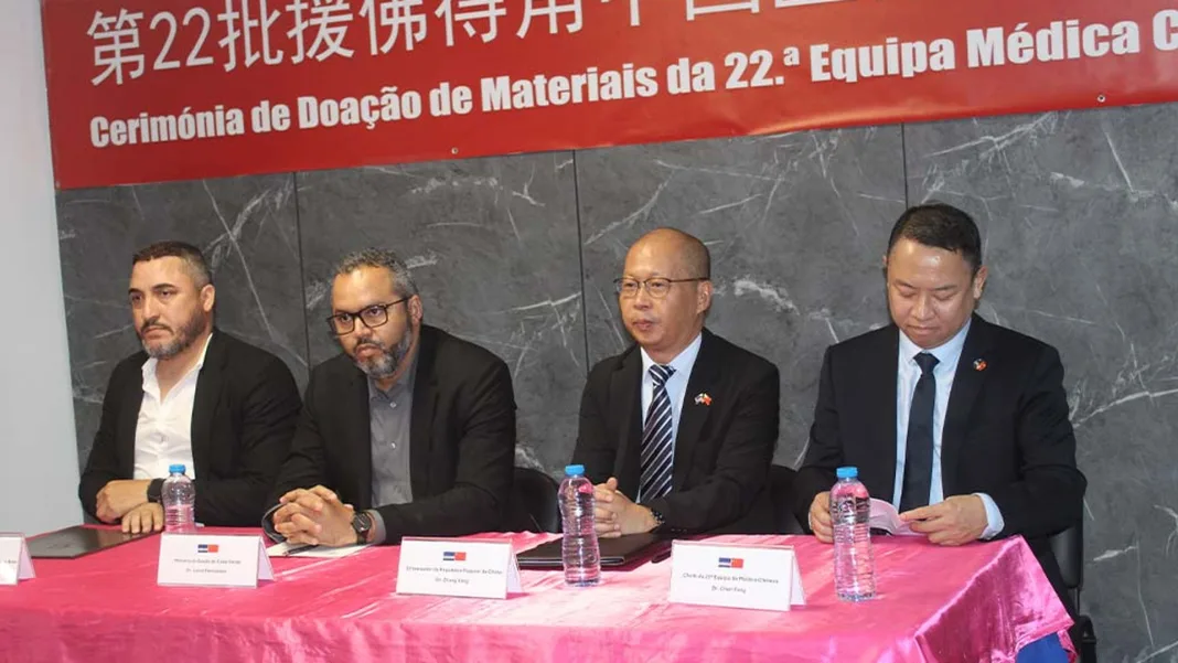 China entrega novos equipamentos médicos ao HUAN e reforça cooperação bilateral