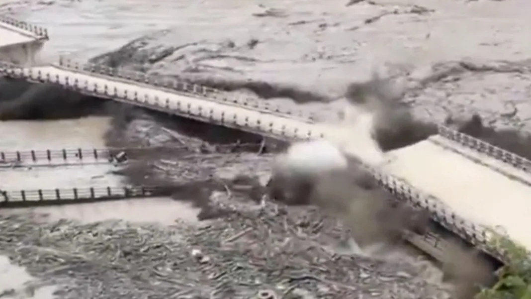 Scores killed in Nepal-Tibet floods, well over 1,000 missing