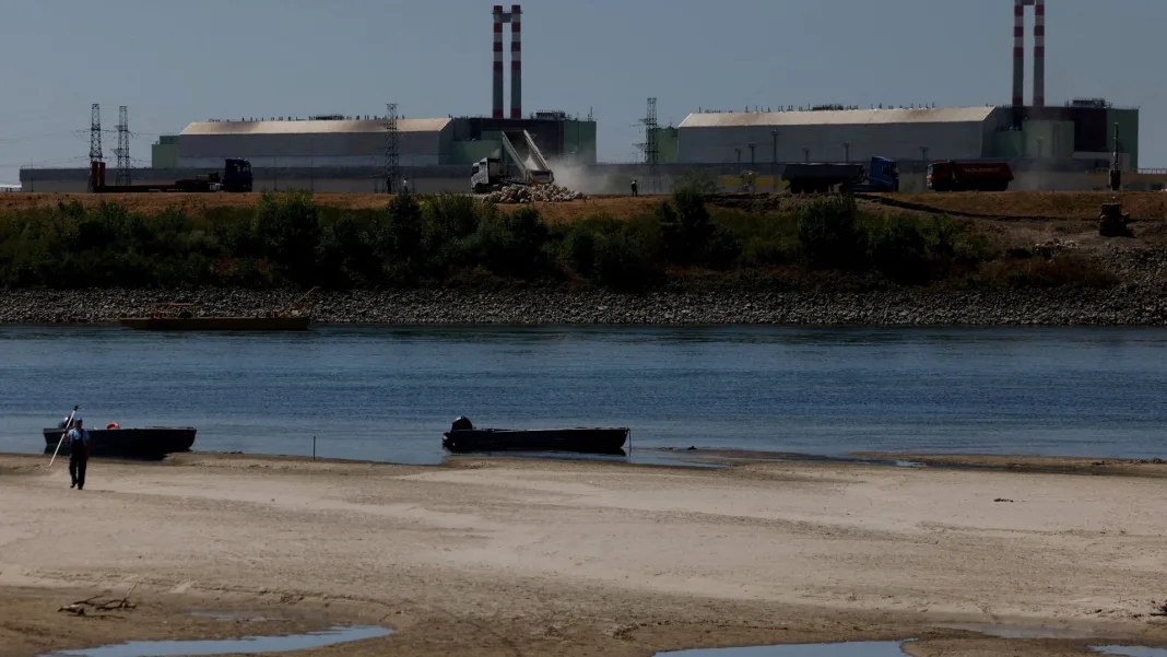 Two barges to be sunk at dawn to raise Danube and protect Paks nuclear plant