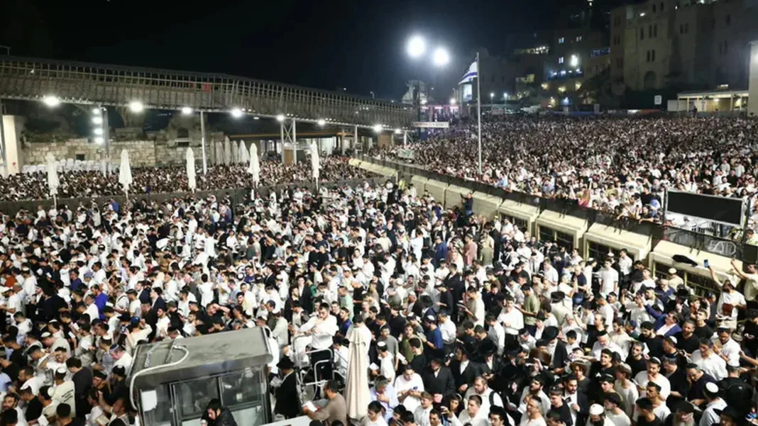 Watch: Tens of thousands at Western Wall Plaza for year’s first Selichot service