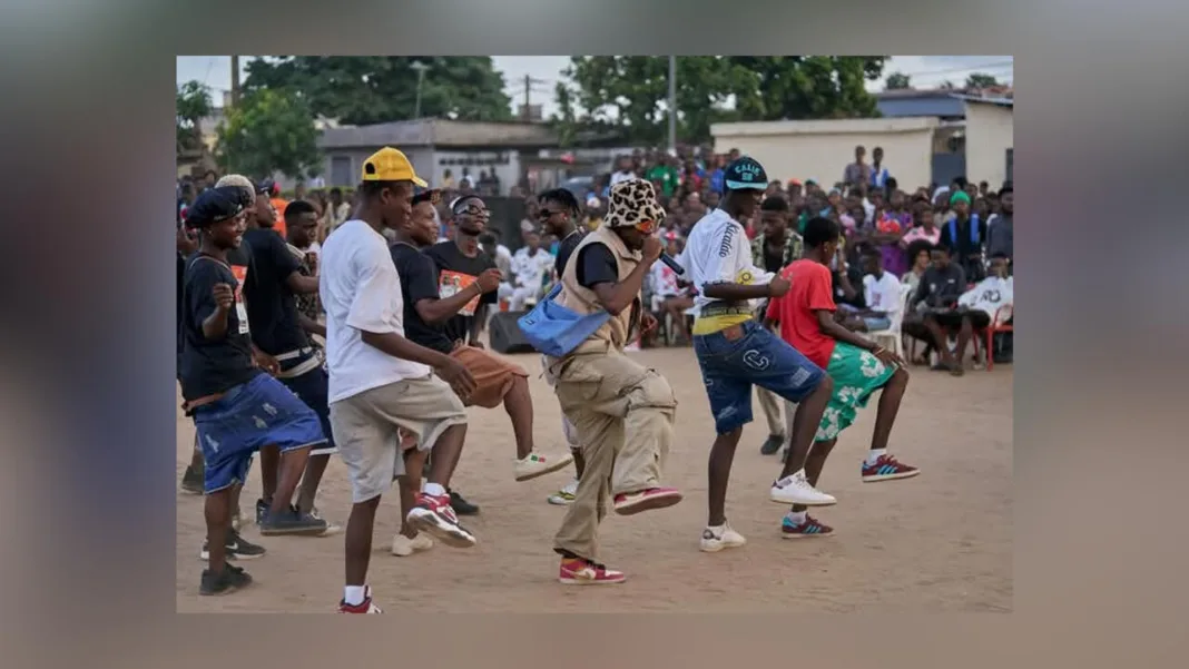 En Côte d’Ivoire, le biama fait danser toute la jeunesse