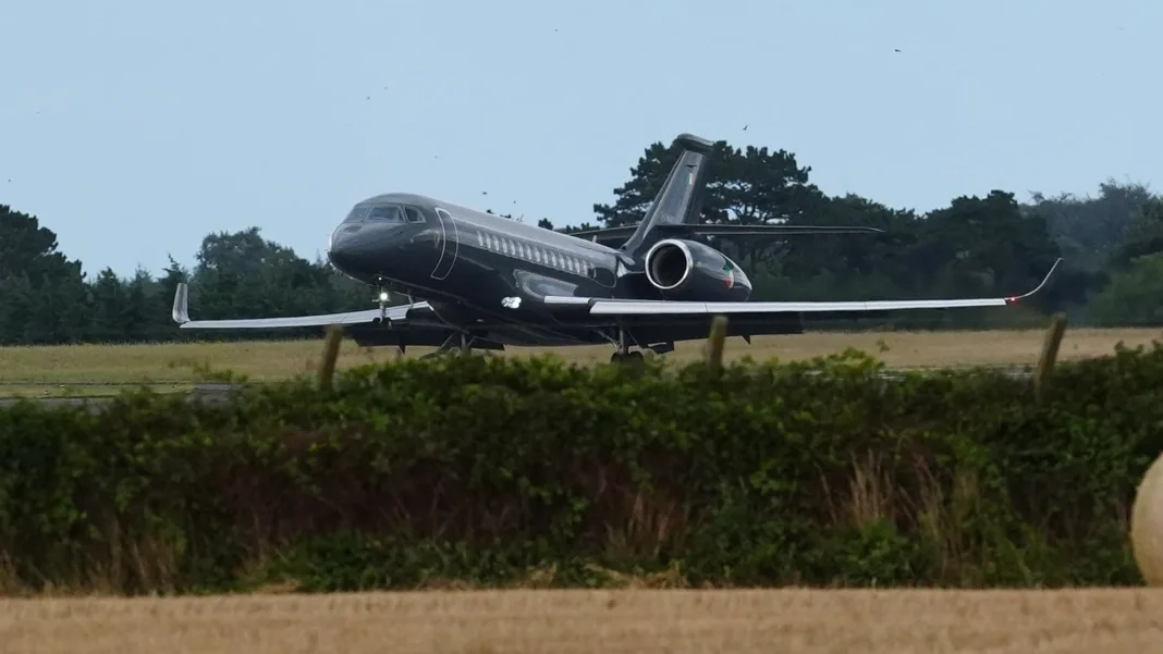 Government jet carrying Daniel Kinahan lands back in Ireland