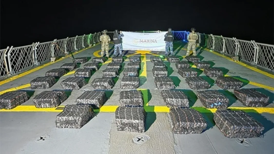 Armada de México decomisó más de una tonelada de cocaína dentro de una embarcación en el Pacífico