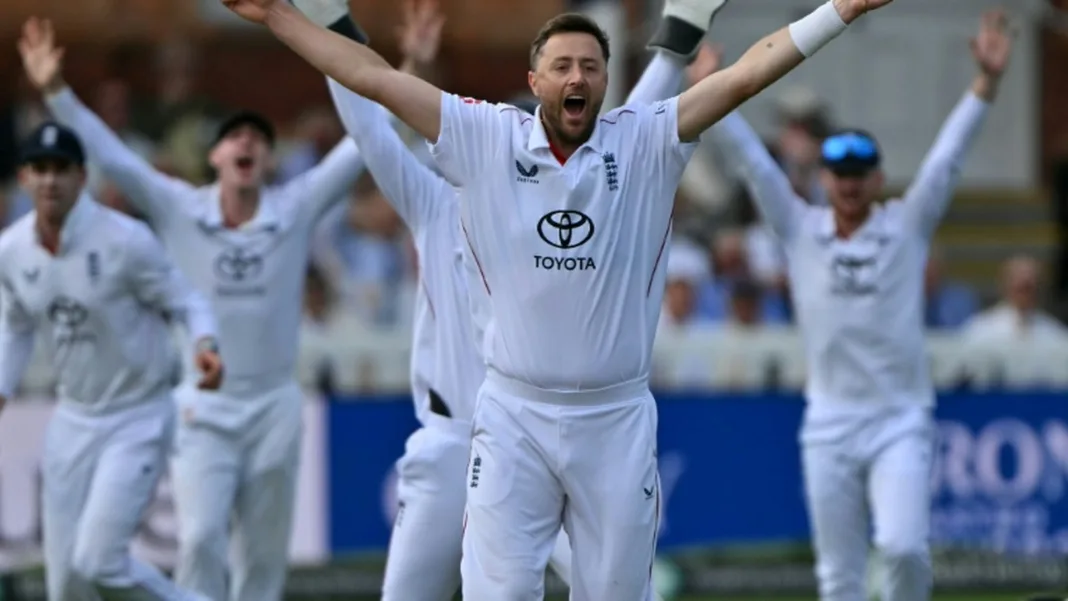 Robinson’s Victorian-style bowling figures secure series victory over Pakistan