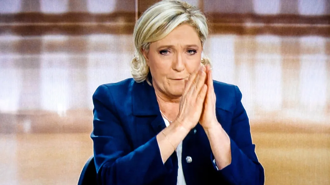 Cerca de 30 candidatos na corrida ao Eliseu. Le Pen lidera sondagens