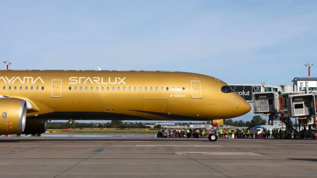 VIDEO: Golden STARLUX Lands in Prague for the First Time