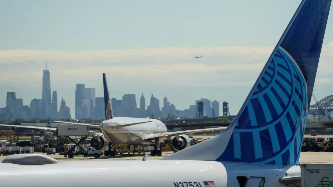 FAA halts flights to major US East Coast airports amid outage
