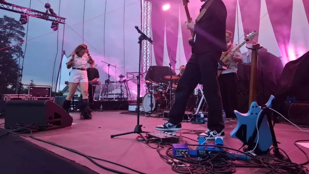 Deszcz przerwaล muzyczne zakoลczenie lata w Jarocinie. Odwoลano koncert Natalii Kukulskiej
