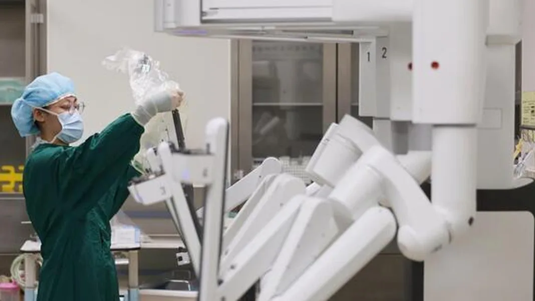 Singaporean healthcare professional experiences futuristic smart living in China