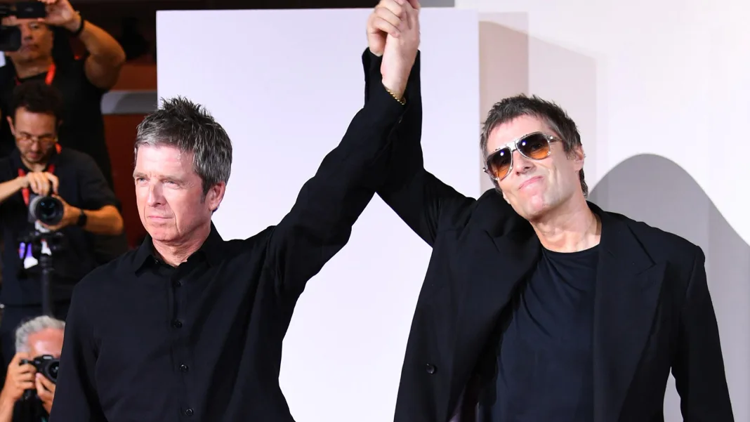 Liam y Noel Gallagher reaparecen juntos en Venecia para la premier del documental de Oasis: cuándo se estrenará en Guatemala