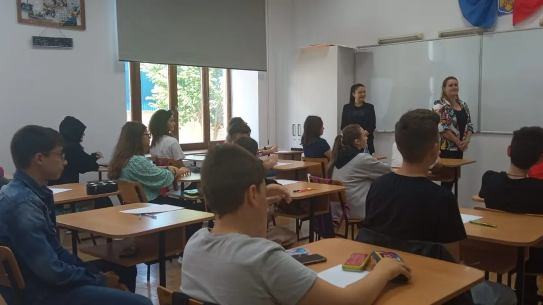 Sondaj: 1 din 2 români ar pleca din România. Aproape jumătate cred că educația publică s-a deteriorat