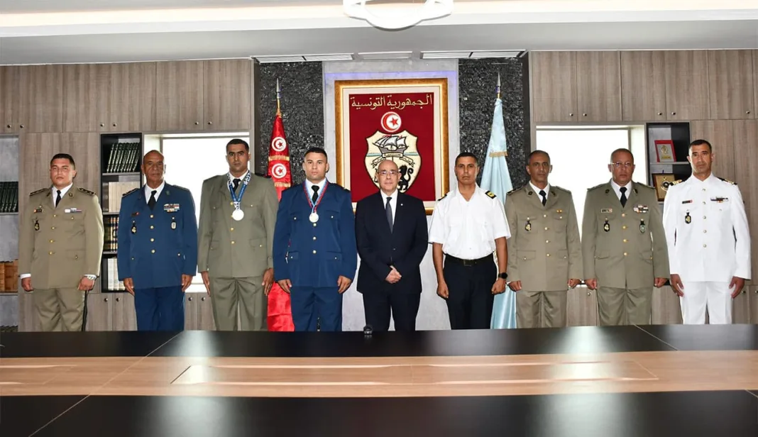 Défense nationale : Khaled Sehili honore des sportifs et entraîneurs militaires