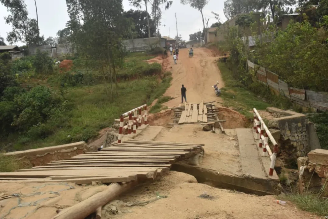 Beni : le pont Luolo risque de céder, alerte la société civile de Baswagha-Madiwe