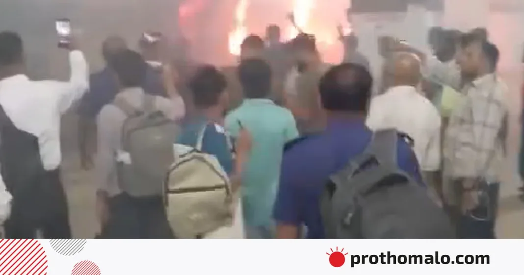কমলাপুর স্টেশনে ট্রেনে আগুন