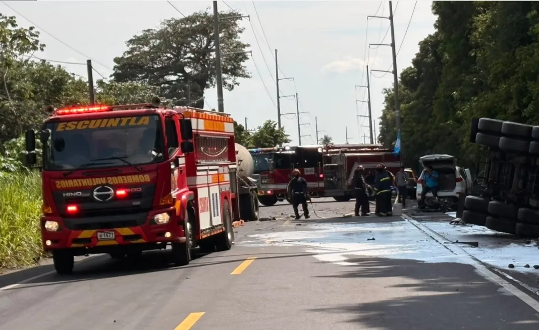 Accidente múltiple deja tres muertos y tres heridos de gravedad en Escuintla