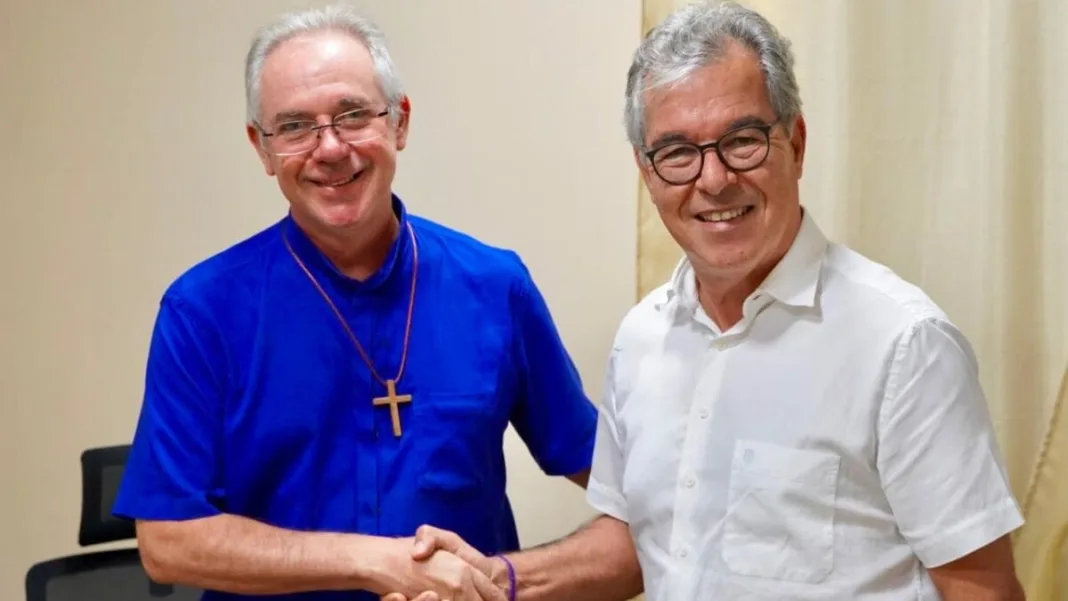 Jorge Viana deseja boas-vindas a Dom Antônio Fontinele, novo bispo de Rio Branco