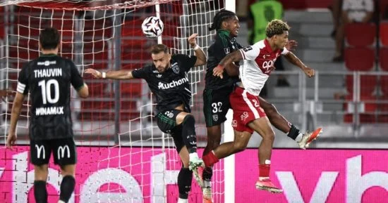 موناكو يتخطى لانس 2 – 1 ويتصدر الدوري الفرنسي
