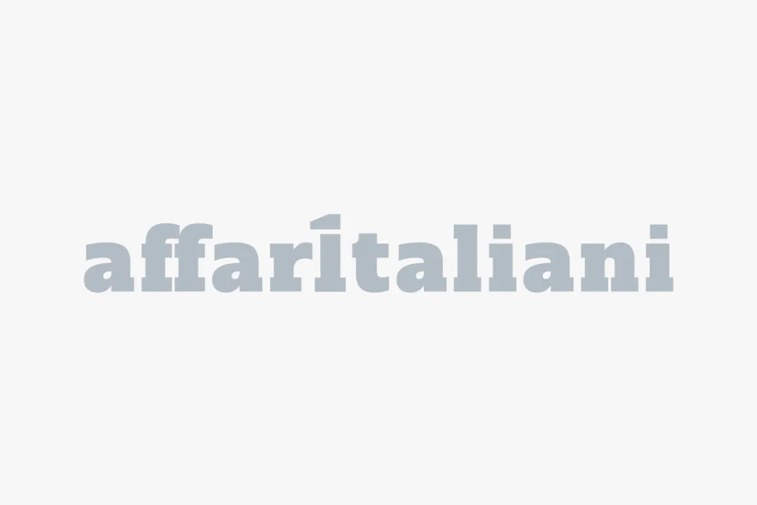 Applausi, selfie e bagno di folla per Meloni a Gardone Valtrompia per i 500 anni della Beretta
