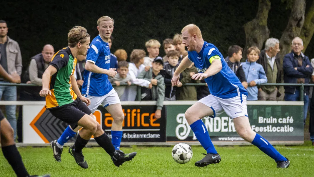 Helden-aanvoerder Stan van Berlo viert zege in derby en eerste volledige duel in bijna twee jaar