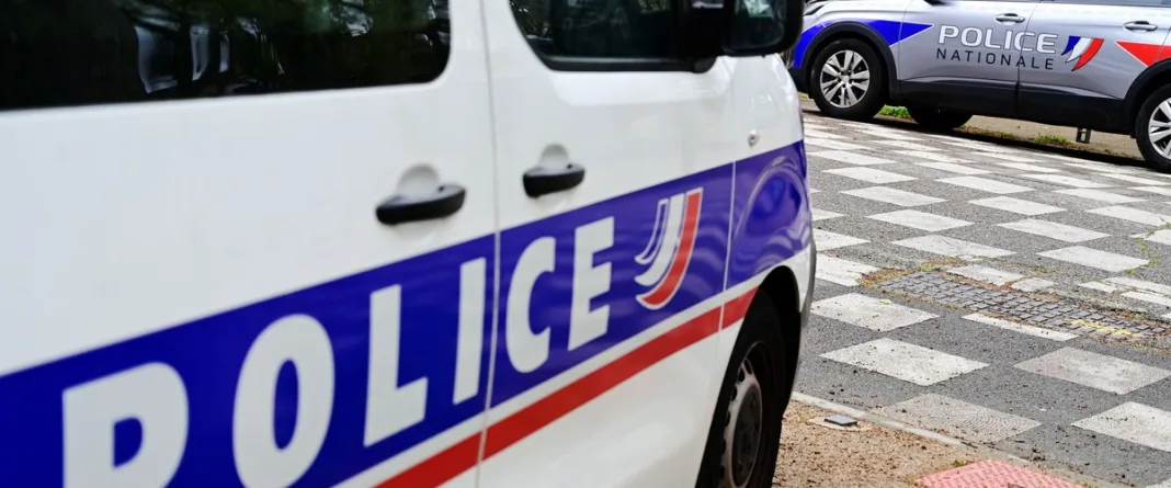 Un couple et ses deux enfants de 8 et 12 ans séquestrés et ligotés à leur domicile de Vendin-le-Vieil : le père contraint de transférer 40 000 euros