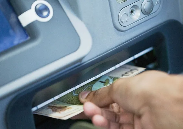 STERKE OVERHEIDSBANKEN BESTE BESCHERMING TEGEN BANKKOSTEN