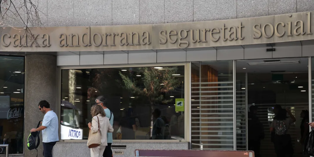 El salari medià creix al juny fins als 2.235 euros, un 4,5% més que el 2025, i supera els 2.200 en l’acumulat anual