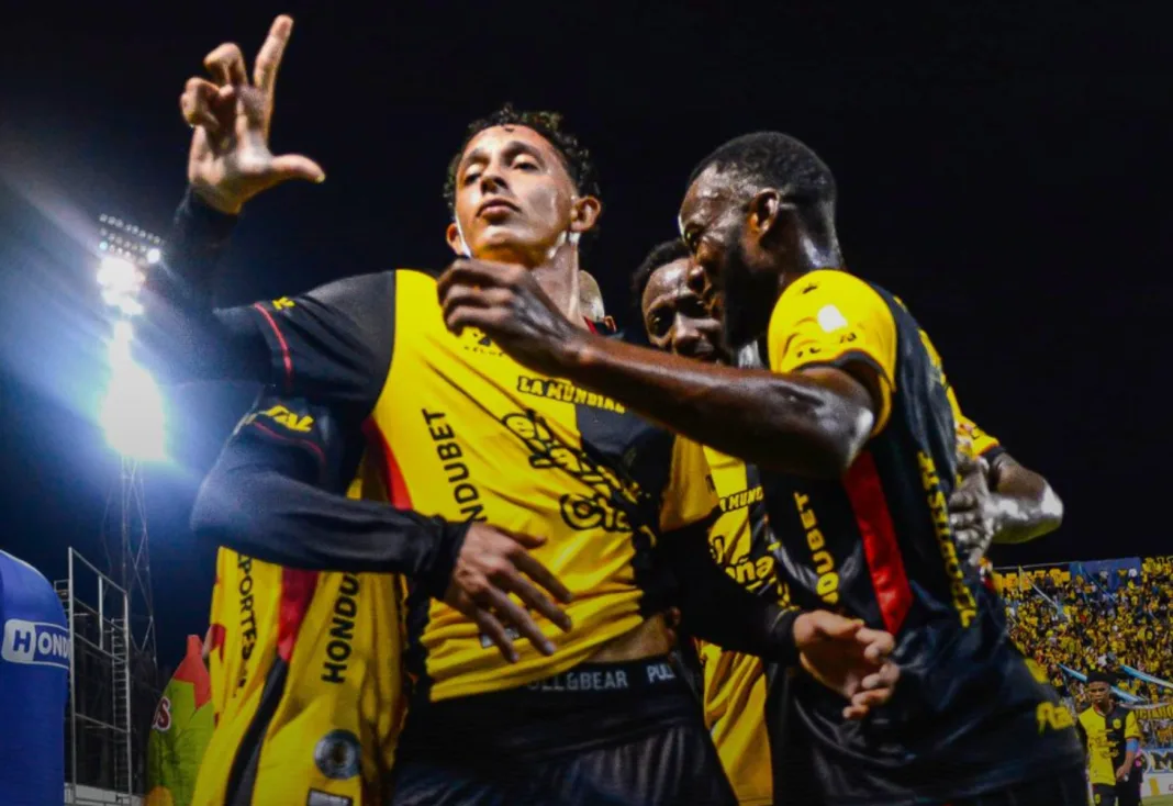 Real España se lleva el clásico ante Motagua 1-0 y mantiene su invicto en el Apertura