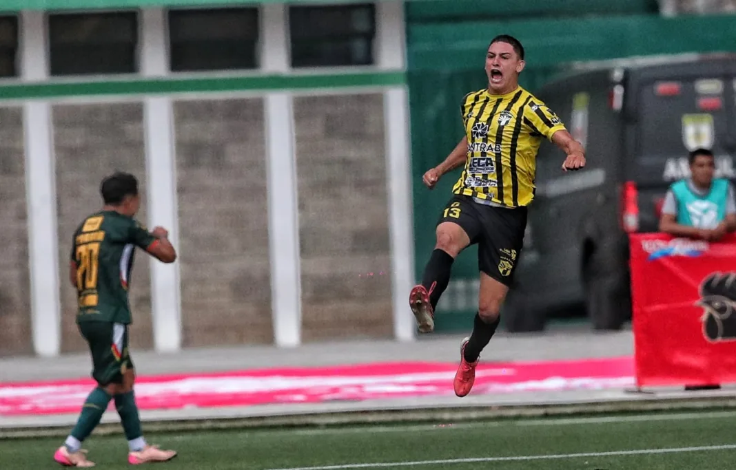 Aurora superó la inferioridad numérica y venció 1-0 a Marquense con gol de Héctor Morales