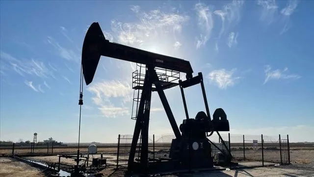 Azeri Light oil price rises to $122.37 per barrel