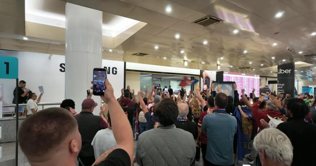 Torreense recebido em euforia no aeroporto depois de fazer história na Europa