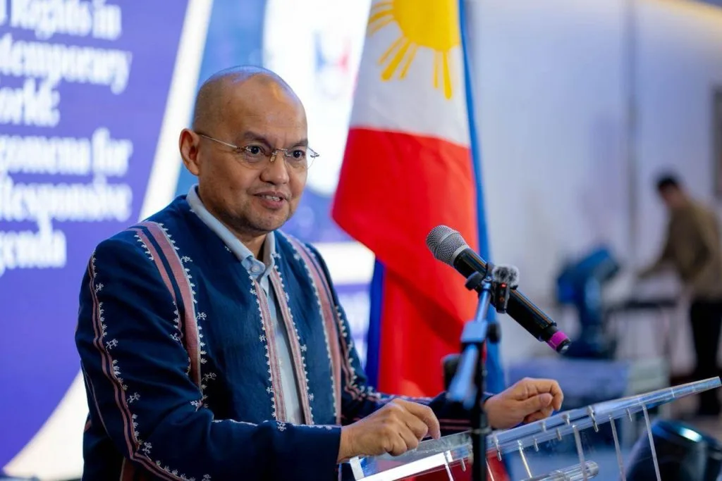 Leonen set to become acting chief justice