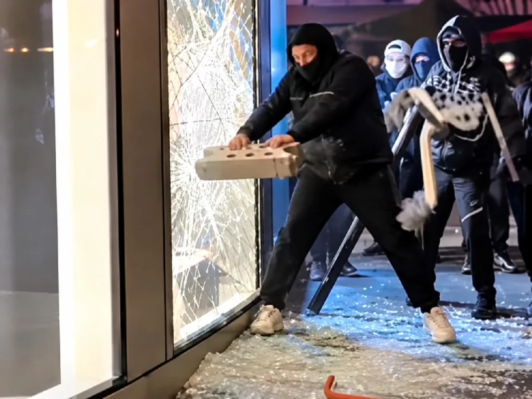 Viral footage shows cracked shopfront glass resisting repeated attempted break-ins.